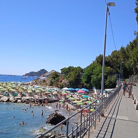 Azzurra Holiday Home - 850 M Al Mare - 75 Mq - Balconata Vivibile - Wi-Fi - Pay Tv Gratis - Posteggio Auto Condominiale Non Assegnato 拉帕洛 外观 照片