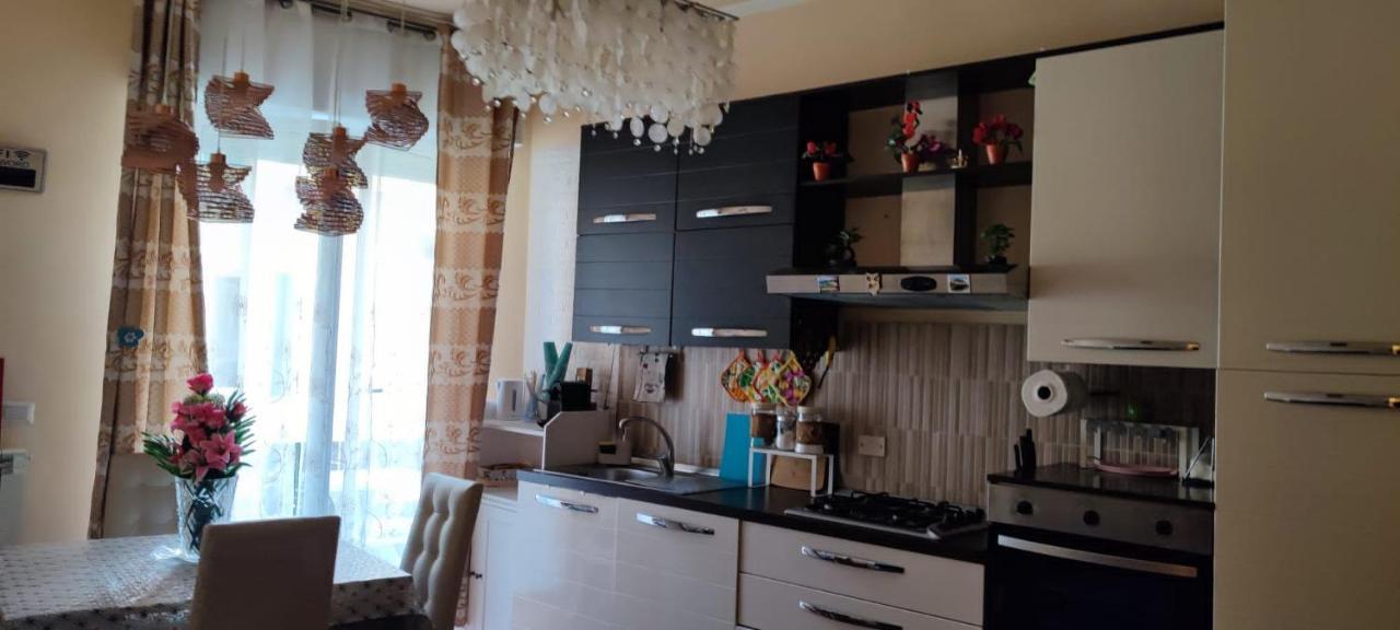 Azzurra Holiday Home - 850 M Al Mare - 75 Mq - Balconata Vivibile - Wi-Fi - Pay Tv Gratis - Posteggio Auto Condominiale Non Assegnato 拉帕洛 外观 照片