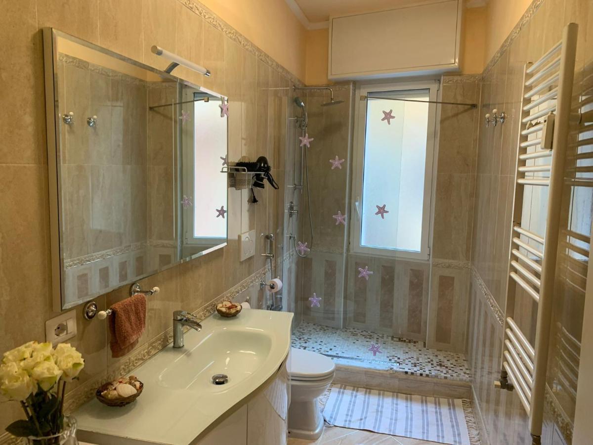 Azzurra Holiday Home - 850 M Al Mare - 75 Mq - Balconata Vivibile - Wi-Fi - Pay Tv Gratis - Posteggio Auto Condominiale Non Assegnato 拉帕洛 外观 照片